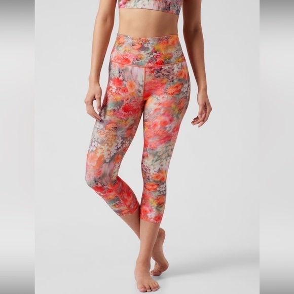 ✨NWT! Athleta, Elation Capri in Renewed Bloom Spring Pink. - Picture 1 of 6